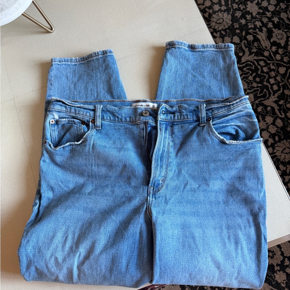 Abercrombie & Fitch The Mom High Rise Jean